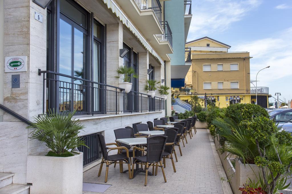 Hotel Lugano Cattolica Exterior foto