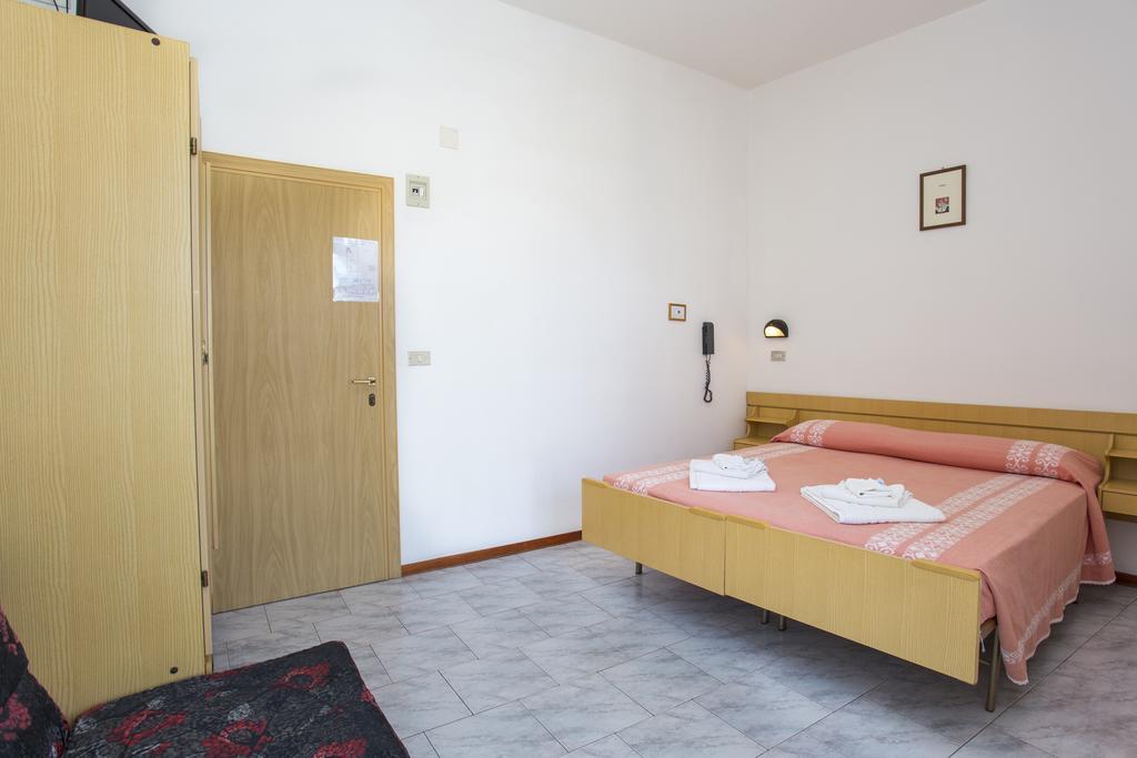 Hotel Lugano Cattolica Zimmer foto