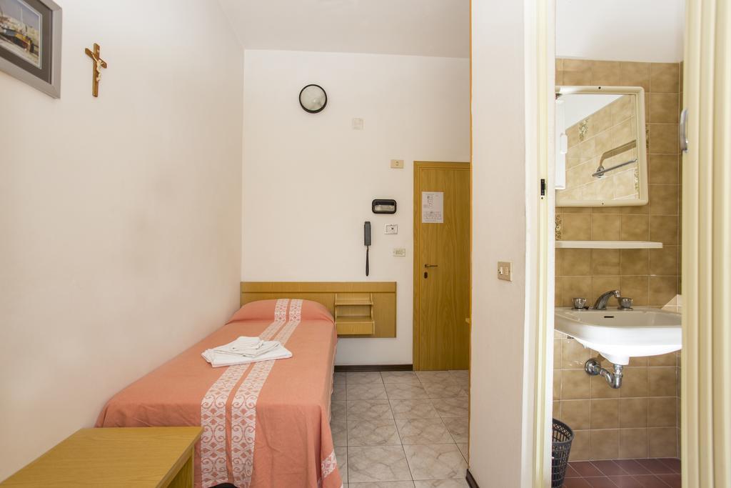 Hotel Lugano Cattolica Zimmer foto